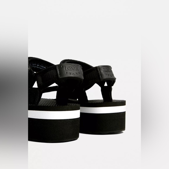 Teva Flatform Universal Mesh Print Strap Sandals - Picture 3 of 9